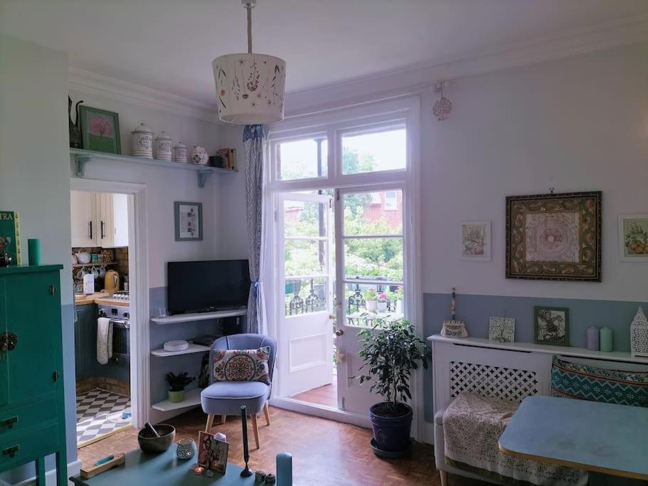 Charming London With Balcony Apartman Kültér fotó